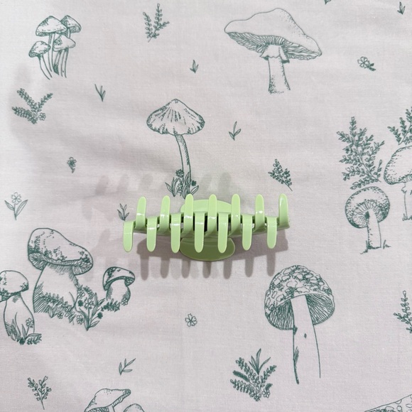 Emi Jay Big Effing Clip in Pistachio - Picture 4 of 7